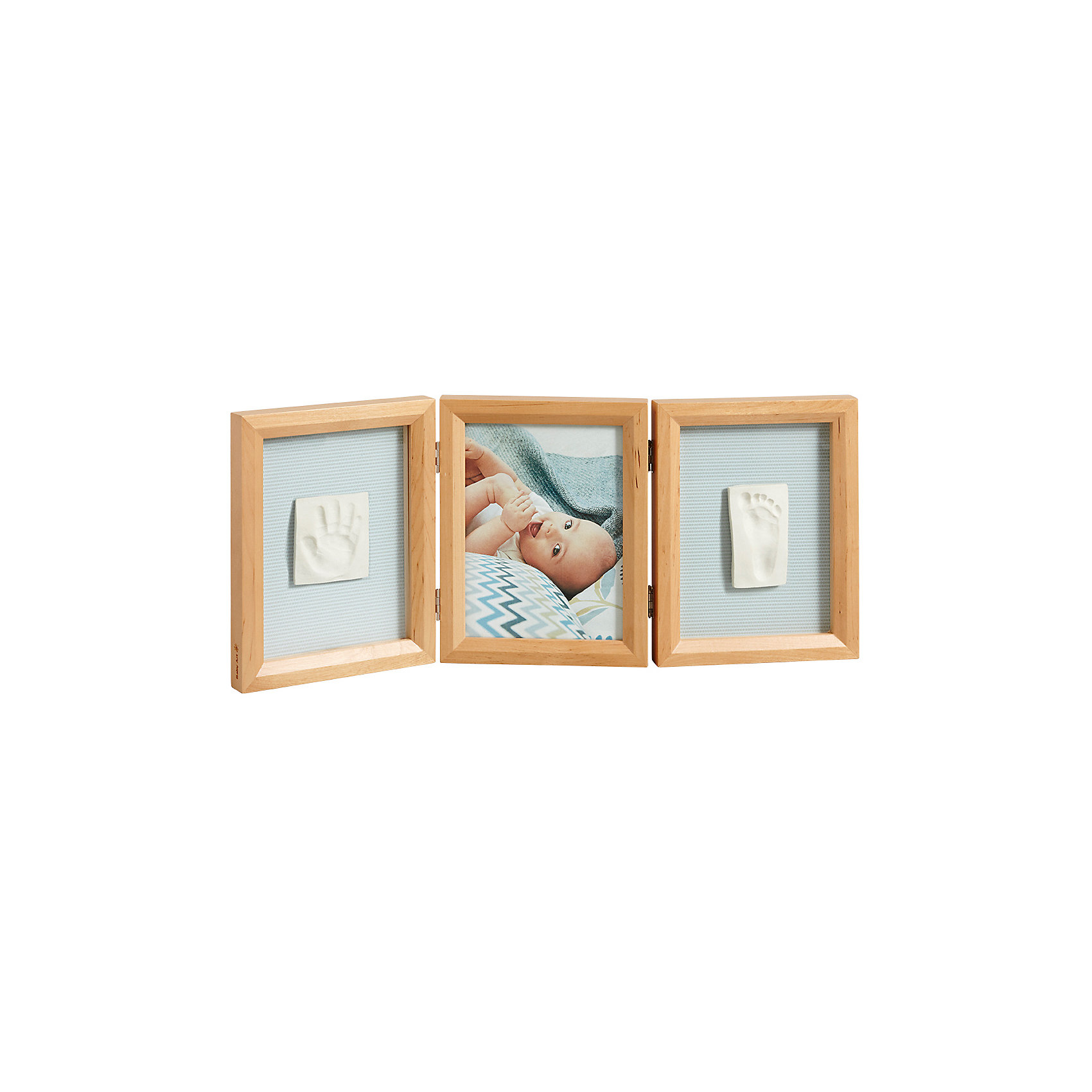 Фоторамка тройная, Baby Art, дерево Фоторамка тройная, Baby Art, деревоСохранить отпечаток ручки или ножки малыша поможет гипсовая скульптура Baby Art (Бейби Арт), которую вы создадите вместе с малышом в самом юном его возрасте. Гипсовый отпечаток помещается в рамочку, внизу ставится подпись, а рядом также в рамочке ставится фотография крохи.<br> <br><br>Процесс создания слепка:<br>• материал надо размять руками и раскатать скалкой;<br>• оставить отпечаток ручки и ножки малыша;<br>• обрезать лишние края основы (желательно выравнивать края под линейку, сделать 4 среза);<br>• оставить гипс сохнуть;<br>• приклеить слепок в окошко рамки;<br>• поместить фотографию ребенка в соседнее окошко.<br>Размер одной створки: 21x16,5x1,7 см<br>Комплектация набора «Double Print Frame»:<br>• тройная фоторамка;<br>• гипсовый слепок;<br>• скалка;<br>• двусторонняя клейкая лента;<br>• наклейки: карточки для подписи, птички;<br>• инструкция. <br>Фоторамку тройную, Baby Art, дерево можно купить в нашем интернет-магазине.<br><br>Ширина мм: 227<br>Глубина мм: 179<br>Высота мм: 101<br>Вес г: 1192<br>Возраст от месяцев: 0<br>Возраст до месяцев: 12<br>Пол: Унисекс<br>Возраст: Детский<br>SKU: 4353363