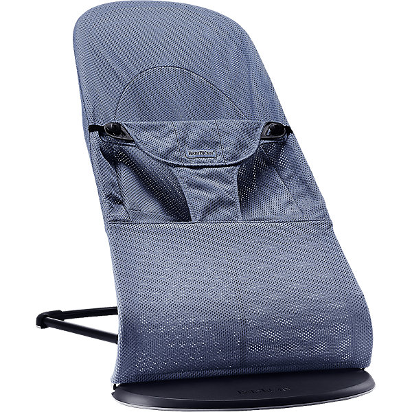 Кресло-шезлонг Balance Mesh, BabyBjorn, синий Кресло-шезлонг Balance Mesh, BabyBjorn, синийДетские шезлонги<br>Современное и удобное кресло-шезлонг Balance Mesh, BabyBjorn - замечательное место для игр и отдыха малыша с самого рождения. Эргономичная конструкция сиденья обеспечивает оптимальную поддержку головы, шеи и спины малыша, мягкие ткани и округлые формы создают ощущение уюта и комфорта. В зависимости от возраста и потребностей ребенка устройство можно использовать в двух режимах - шезлонг или кресло. Шезлонг рекомендуется использовать для новорожденных (от 3,5 кг.) и малышей до 6 мес. Спинка имеет три положения: игра, отдых и сон, при этом для каждого положения предусмотрен максимальный вес (игра - до 9 кг, отдых - до 9 кг, сон - до 7 кг.). Покачивание кресла-шезлонга обеспечивается за счет движений ребенка, доставляя ему радость и развивая моторику и баланс. Специальные поддерживающие трусики в нижней части шезлонга надежно фиксируют малыша в кресле. В данной серии они имеют улучшенную форму, а их верхняя часть выполнена в виде мягкой подушечки.<br><br>Для детей постарше, которые уже могут самостоятельно вставать и садиться, шезлонг трансформируется в удобное детское кресло. Для каждого положения в режиме кресло рекомендуется соблюдать следующий максимальный вес: игра - до 13 кг, отдых - до 10 кг, сон - до 7 кг: Модели серии Balance Mesh отличаются специально разработанным сетчатым материалом Mesh, который обладает высокой воздухопроницаемостью и влагопроводящими свойствами. Ткани, находящиеся в непосредственной близости к ребенку, протестированы и одобрены в соответствии со стандартом Oeko-Tex 100. Кресло легко и компактно складывается для хранения или транспортировки. Тканевый чехол легко снимается, допускается машинная стирка при 40°C. Подходит для детей от 0 месяцев до 2 лет, максимальный вес - 13 кг.<br><br>Дополнительная информация:<br><br>- Цвет: синий.<br>- Материал: 100% хлопок, 100%-ный полиэстер. <br>- Возраст: 0 мес. - 2 года.<br>- Размер в максимально высоком положении: 58 x 89 x 39 см.<br>- Размер в сложенном виде: 11 x 89 x 39 см.<br>- Вес: 3,2 кг.<br><br>Кресло-шезлонг Balance Mesh, BabyBjorn, синий, можно купить в нашем интернет-магазине.<br><br>Ширина мм: 920<br>Глубина мм: 400<br>Высота мм: 110<br>Вес г: 3021<br>Цвет: темно-синий<br>Возраст от месяцев: 0<br>Возраст до месяцев: 24<br>Пол: Унисекс<br>Возраст: Детский<br>SKU: 4564018
