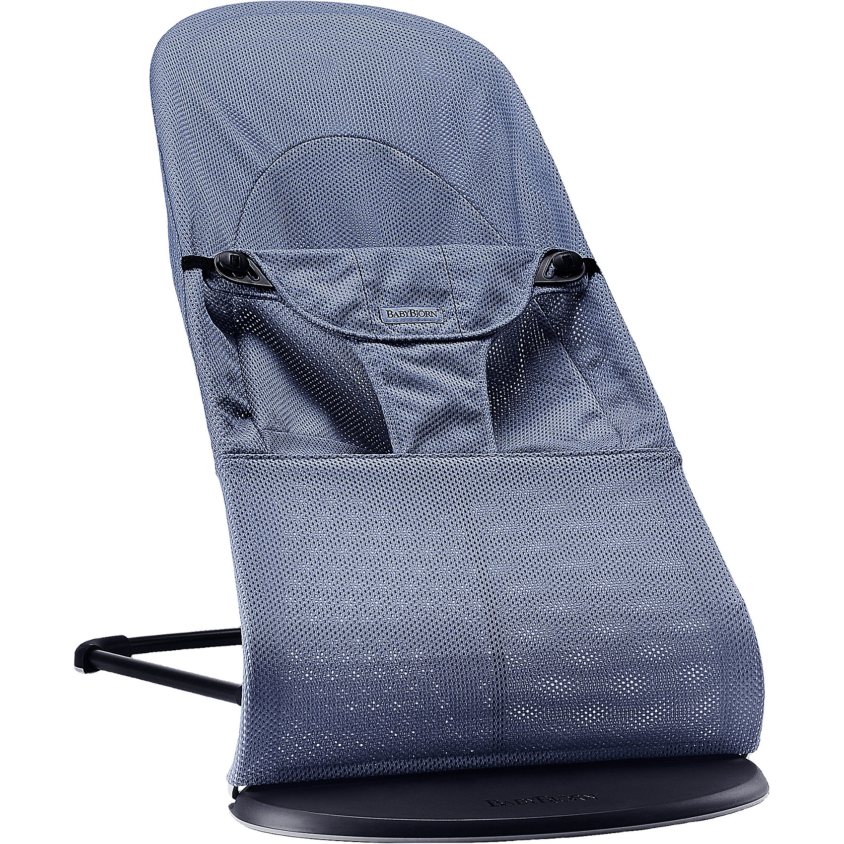 Кресло-шезлонг Balance Soft Air, BabyBjorn, синий Кресло-шезлонг Balance Soft Air, BabyBjorn, синийШезлонги<br>Современное и удобное кресло-шезлонг Balance Soft Air, BabyBjorn - замечательное место для игр и отдыха малыша с самого рождения. Эргономичная конструкция сиденья обеспечивает оптимальную поддержку головы, шеи и спины малыша, мягкие ткани и округлые формы создают ощущение уюта и комфорта. В зависимости от возраста и потребностей ребенка устройство можно использовать в двух режимах - шезлонг или кресло. Шезлонг рекомендуется использовать для новорожденных (от 3,5 кг.) и малышей до 6 мес. Спинка имеет три положения: игра, отдых и сон, при этом для каждого положения предусмотрен максимальный вес (игра - до 9 кг, отдых - до 9 кг, сон - до 7 кг.). Покачивание кресла-шезлонга обеспечивается за счет движений ребенка, доставляя ему радость и развивая моторику и баланс. Специальные поддерживающие трусики в нижней части шезлонга надежно фиксируют малыша в кресле. В данной серии они имеют улучшенную форму, а их верхняя часть выполнена в виде мягкой подушечки.<br><br>Для детей постарше, которые уже могут самостоятельно вставать и садиться, шезлонг трансформируется в удобное детское кресло. Для каждого положения в режиме кресло рекомендуется соблюдать следующий максимальный вес: игра - до 13 кг, отдых - до 10 кг, сон - до 7 кг: Модели серии Balance Soft Air отличаются специально разработанным сетчатым материалом Mesh, который обладает высокой воздухопроницаемостью и влагопроводящими свойствами. Ткани, находящиеся в непосредственной близости к ребенку, протестированы и одобрены в соответствии со стандартом Oeko-Tex 100. Кресло легко и компактно складывается для хранения или транспортировки. Тканевый чехол легко снимается, допускается машинная стирка при 40°C. Подходит для детей от 0 месяцев до 2 лет, максимальный вес - 13 кг.<br><br>Дополнительная информация:<br><br>- Цвет: синий.<br>- Материал: 100% хлопок, 100%-ный полиэстер. <br>- Возраст: 0 мес. - 2 года.<br>- Размер в максимально высоком положении: 58 x 89 x 39 см.<br>- Размер в сложенном виде: 11 x 89 x 39 см.<br>- Вес: 3,2 кг.<br><br>Кресло-шезлонг Balance Soft Air, BabyBjorn, синий, можно купить в нашем интернет-магазине.<br><br>Ширина мм: 920<br>Глубина мм: 400<br>Высота мм: 110<br>Вес г: 3021<br>Цвет: темно-синий<br>Возраст от месяцев: 0<br>Возраст до месяцев: 24<br>Пол: Унисекс<br>Возраст: Детский<br>SKU: 4564018