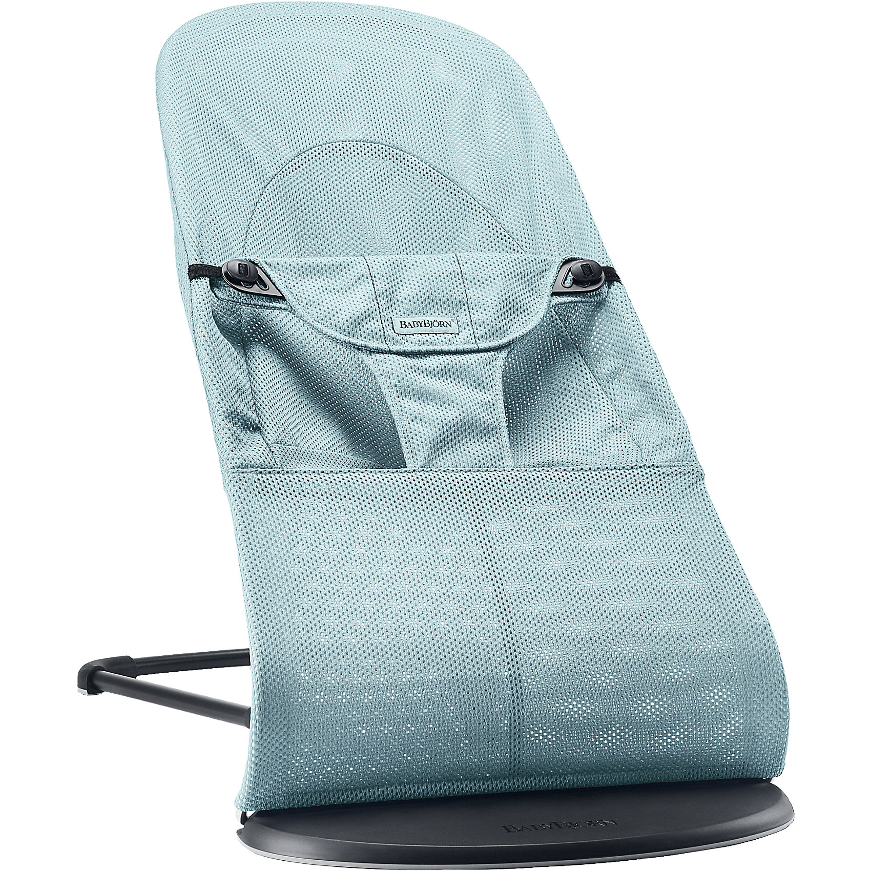 Кресло-шезлонг Balance Soft Air, BabyBjorn, бирюзовый Кресло-шезлонг Balance Soft Air, BabyBjorn, бирюзовыйСовременное и удобное кресло-шезлонг Balance Soft Air, BabyBjorn - замечательное место для игр и отдыха малыша с самого рождения. Эргономичная конструкция сиденья обеспечивает оптимальную поддержку головы, шеи и спины малыша, мягкие ткани и округлые формы создают ощущение уюта и комфорта. В зависимости от возраста и потребностей ребенка устройство можно использовать в двух режимах - шезлонг или кресло. Шезлонг рекомендуется использовать для новорожденных (от 3,5 кг.) и малышей до 6 мес. Спинка имеет три положения: игра, отдых и сон, при этом для каждого положения предусмотрен максимальный вес (игра - до 9 кг, отдых - до 9 кг, сон - до 7 кг.). Покачивание кресла-шезлонга обеспечивается за счет движений ребенка, доставляя ему радость и развивая моторику и баланс. Специальные поддерживающие трусики в нижней части шезлонга надежно фиксируют малыша в кресле. В данной серии они имеют улучшенную форму, а их верхняя часть выполнена в виде мягкой подушечки.<br><br>Для детей постарше, которые уже могут самостоятельно вставать и садиться, шезлонг трансформируется в удобное детское кресло. Для каждого положения в режиме кресло рекомендуется соблюдать следующий максимальный вес: игра - до 13 кг, отдых - до 10 кг, сон - до 7 кг: Модели серии Balance Soft Air отличаются специально разработанным сетчатым материалом Mesh, который обладает высокой воздухопроницаемостью и влагопроводящими свойствами. Ткани, находящиеся в непосредственной близости к ребенку, протестированы и одобрены в соответствии со стандартом Oeko-Tex 100. Кресло легко и компактно складывается для хранения или транспортировки. Тканевый чехол легко снимается, допускается машинная стирка при 40°C. Подходит для детей от 0 месяцев до 2 лет, максимальный вес - 13 кг.<br><br>Дополнительная информация:<br><br>- Цвет: бирюзовый.<br>- Материал: 100% хлопок, 100%-ный полиэстер. <br>- Возраст: 0 мес. - 2 года.<br>- Размер в максимально высоком положении: 58 x 89 x 39 см.<br>- Размер в сложенном виде: 11 x 89 x 39 см.<br>- Вес: 3,2 кг.<br><br>Кресло-шезлонг Balance Soft Air, BabyBjorn, бирюзовый, можно купить в нашем интернет-магазине.<br><br>Ширина мм: 930<br>Глубина мм: 400<br>Высота мм: 110<br>Вес г: 3155<br>Цвет: аквамарин<br>Возраст от месяцев: 0<br>Возраст до месяцев: 24<br>Пол: Унисекс<br>Возраст: Детский<br>SKU: 4564020