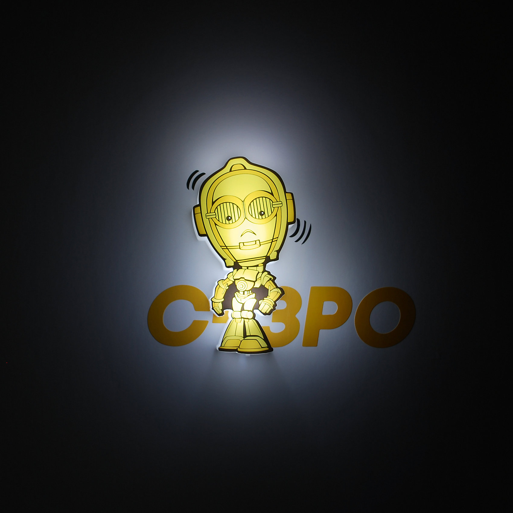 Пробивной мини 3D светильник C-3PO, Звёздные Войны Пробивной мини 3D светильник C-3PO, Звёздные ВойныЛампы, ночники, фонарики<br>Пробивной мини 3D светильник C-3PO, Звёздные Войны – светильник станет оригинальным декором для комнаты и подарит приятный мягкий свет.<br>Оригинальный пробивной 3D светильник, выполненный в виде дроида C-3PO – героя саги Звездные войны, создаст сказочную атмосферу в детской комнате. Мягкое приглушенное свечение наполнит детскую комнату теплом и уютом и избавит ребенка от ночных страхов. В основе работы светильника заложена светодиодная LED-технология, благодаря которой - он лёгкий, затрачивает небольшое количество энергии, не нагревается. Включение и выключения светильника выполняется путем передвижения рычажка. Приятным дополнением к светильнику служат тематические наклейки для декора.<br><br>Дополнительная информация:<br><br>- В комплекте: светильник; наклейки; крепеж<br>- Товар предназначен для детей старше 3 лет<br>- Безопасный: без проводов, работает от батареек (2хААА, не входят в комплект)<br>- Используются светодиоды: LED технология<br>- Не нагревается: всегда можно дотронуться до изделия<br>- Фантастический: выглядит превосходно в любое время суток<br>- Удобный: простая установка (автоматическое выключение через полчаса непрерывной работы)<br>- Материал: пластик, металл<br>- Размер светильника: 7,6x2,5x12,7 см.<br>- Размер упаковки: 16,9х4,1х16 см.<br>- Вес: 150 г.<br>- ВНИМАНИЕ! Содержит мелкие детали, использовать под непосредственным наблюдением взрослых<br>- Страна происхождения: Китай<br>- Дизайн и разработка: Канада<br><br>Пробивной мини 3D светильник C-3PO, Звёздные Войны можно купить в нашем интернет-магазине.<br><br>Ширина мм: 169<br>Глубина мм: 41<br>Высота мм: 160<br>Вес г: 150<br>Возраст от месяцев: 36<br>Возраст до месяцев: 2147483647<br>Пол: Унисекс<br>Возраст: Детский<br>SKU: 4566032