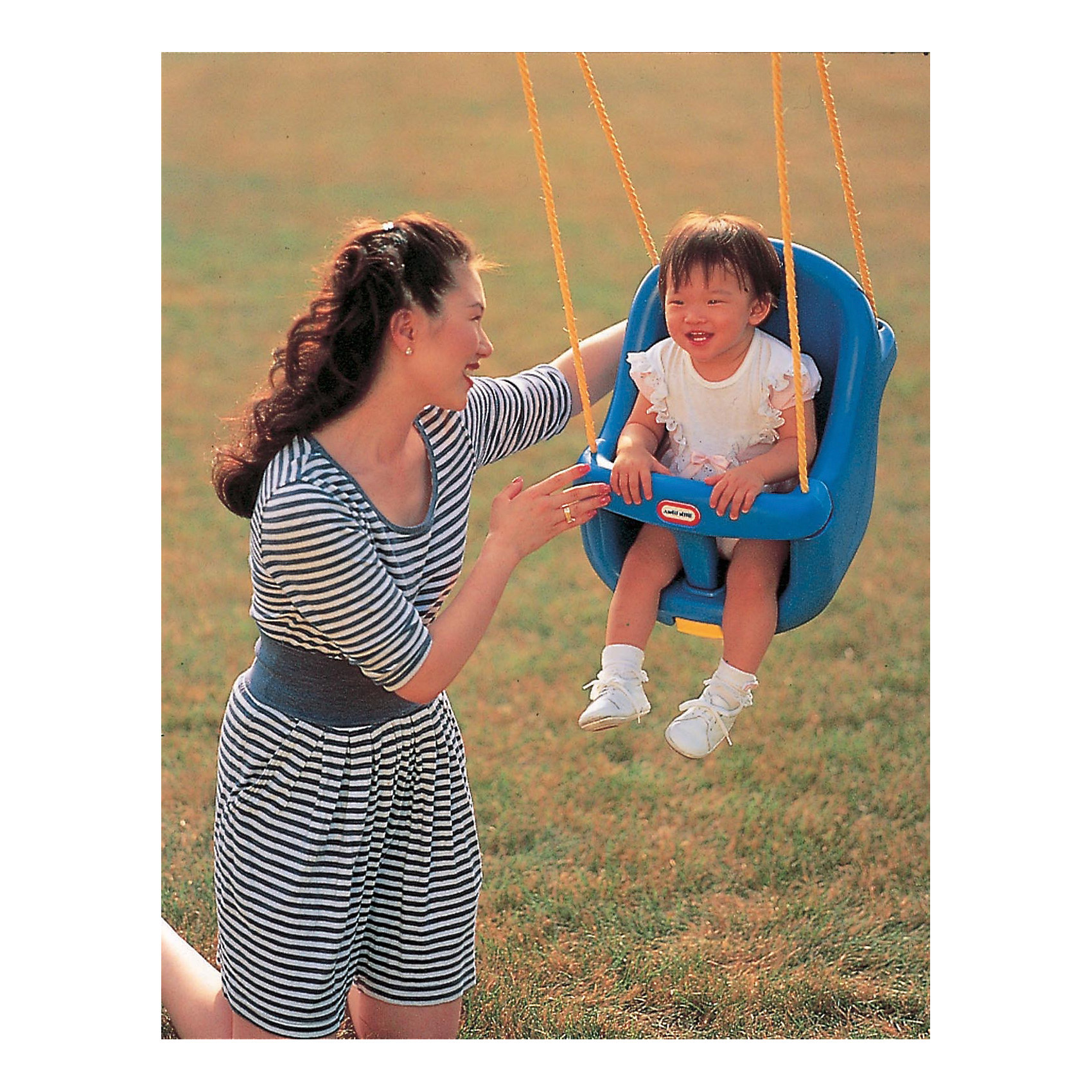Сиденье для качелей, Little Tikes Сиденье для качелей, Little TikesКачели и качалки<br>Сиденье Little Tikes для качелей на свежем воздухе - прекрасное дополнение к любым качелям. Т-образный фиксатор и ремни безопасности надежно фиксируют малыша. Их можно убрать, когда ребенок станет старше. Это сиденье одинаково хорошо подходит и для самых маленьких, и для детей постарше. <br>Размеры продукта:<br>38” x 42 x 43 см (ш,г,в)<br><br>Ширина мм: 570<br>Глубина мм: 400<br>Высота мм: 290<br>Вес г: 3000<br>Возраст от месяцев: 36<br>Возраст до месяцев: 120<br>Пол: Унисекс<br>Возраст: Детский<br>SKU: 4653315