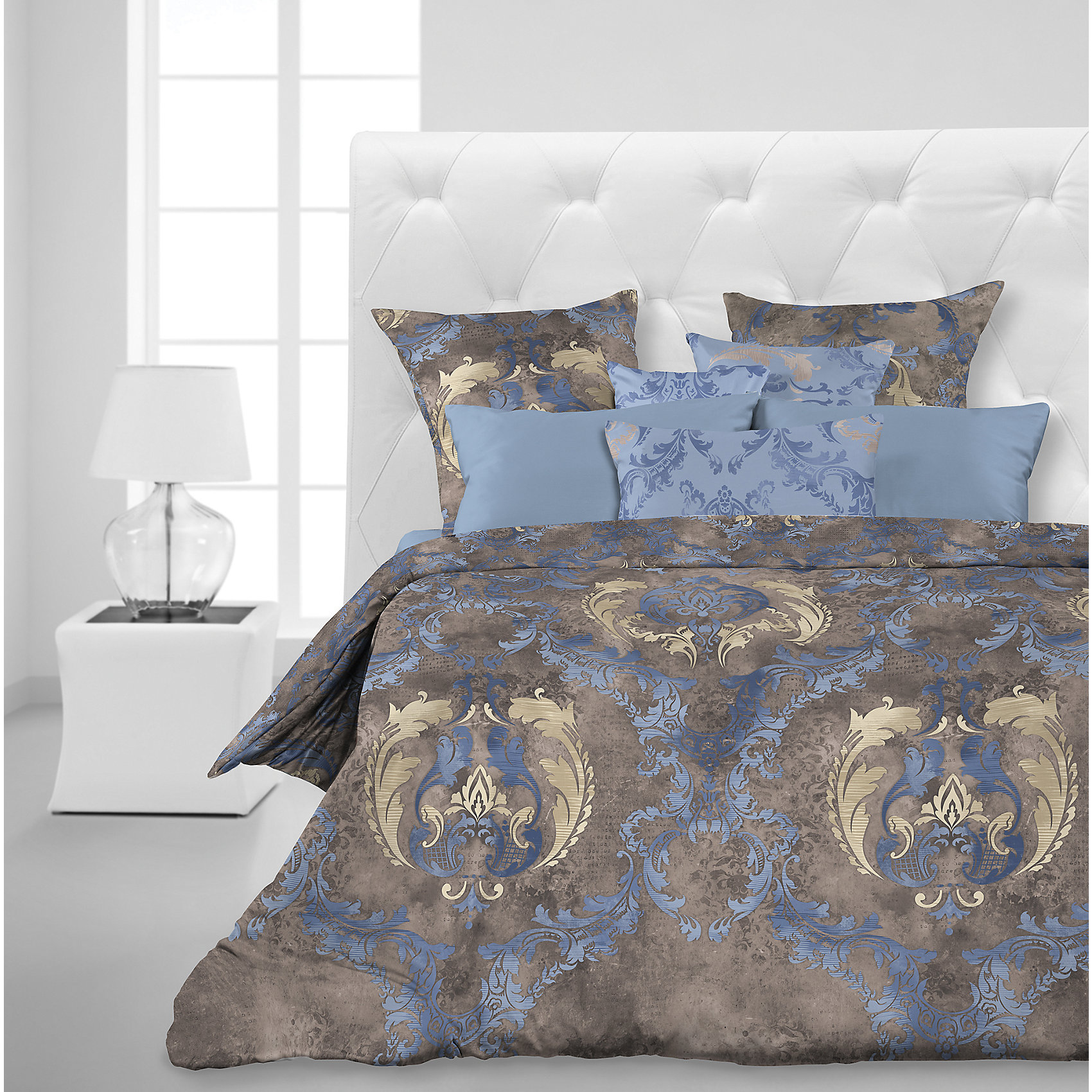 Постельное белье 1,5 сп перкаль (70*70) Carte Blanche Vintage blue Постельное белье 1,5 сп перкаль (70*70) Carte Blanche Vintage blueДомашний текстиль<br>Постельное белье 1,5 сп перкаль (70*70) Carte Blanche Vintage blue рис 31008/31011 – эксклюзив от итальянских дизайнеров. <br>Ткань перкаль изготовлена из 100% хлопка, поэтому комплект не повредит нежной коже. Благодаря специализированной обработке ткань – гладкая и шелковистая, что идеально для комфортного засыпания. Надежность ткани не позволит потерять цвет или деформироваться даже при машинной стирке. Поэтому вы можете быть спокойны за очаровательный дизайн и вид постельного белья.<br><br>Дополнительная информация:<br><br>Размер: Пододеяльник 215*145, простынь 220*150, 2 наволочки 70*70<br>Материал: Перкаль, 100% хлопок<br><br>Постельное белье 1,5 сп перкаль (70*70) Carte Blanche Vintage blue рис 31008/31011 можно купить в нашем интернет магазине.<br><br>Ширина мм: 270<br>Глубина мм: 90<br>Высота мм: 370<br>Вес г: 1200<br>Возраст от месяцев: 84<br>Возраст до месяцев: 1188<br>Пол: Унисекс<br>Возраст: Детский<br>SKU: 4904989