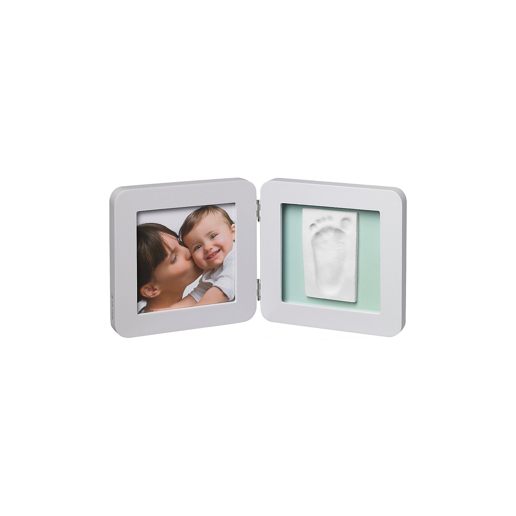Фоторамка двойная, Baby Art, светло-серая, подложка голубая/бирюзовая/серая Фоторамка двойная, Baby Art, светло-серая, подложка голубая/бирюзовая/сераяПредметы интерьера<br>Сувенирная продукция Baby Art (Бейби Арт) – это возможность оставить «след» малыша в истории вашей семьи. Отпечаток ручки или ножки помещается в рамку, рядом ставится фотография малыша – фоторамка «Print Frame» готова. <br>Процесс создания слепка:<br>• материал надо размять руками и раскатать скалкой;<br>• оставить отпечаток ручки и ножки малыша;<br>• выровнять края основы ножом (лучше под линейку);<br>• дать гипсу высохнуть;<br>• используя двустороннюю клейкую ленту, приклеить слепок к рамке;<br>• вставить в рамку фотографию малыша.<br><br>Дополнительная информация:<br><br>Размер одной створки: 17х17х1,7 см<br>Комплектация набора:<br>• двойная фоторамка – для фотографии и отпечатков ручки или ножки;<br>• гипсовый слепок;<br>• скалка;<br>• двусторонняя липкая лента;<br>• инструкция. <br>ВНИМАНИЕ! Данный артикул имеется в наличии в разных цветовых исполнениях (голубая/бирюзовая/серая подложка). К сожалению, заранее выбрать определенный цвет невозможно. <br>Фоторамку двойную, Baby Art, светло-серую, подложка голубая/бирюзовая/серая можно купить в нашем интернет-магазине.<br><br>Ширина мм: 180<br>Глубина мм: 60<br>Высота мм: 185<br>Вес г: 750<br>Возраст от месяцев: 0<br>Возраст до месяцев: 84<br>Пол: Унисекс<br>Возраст: Детский<br>SKU: 4986116