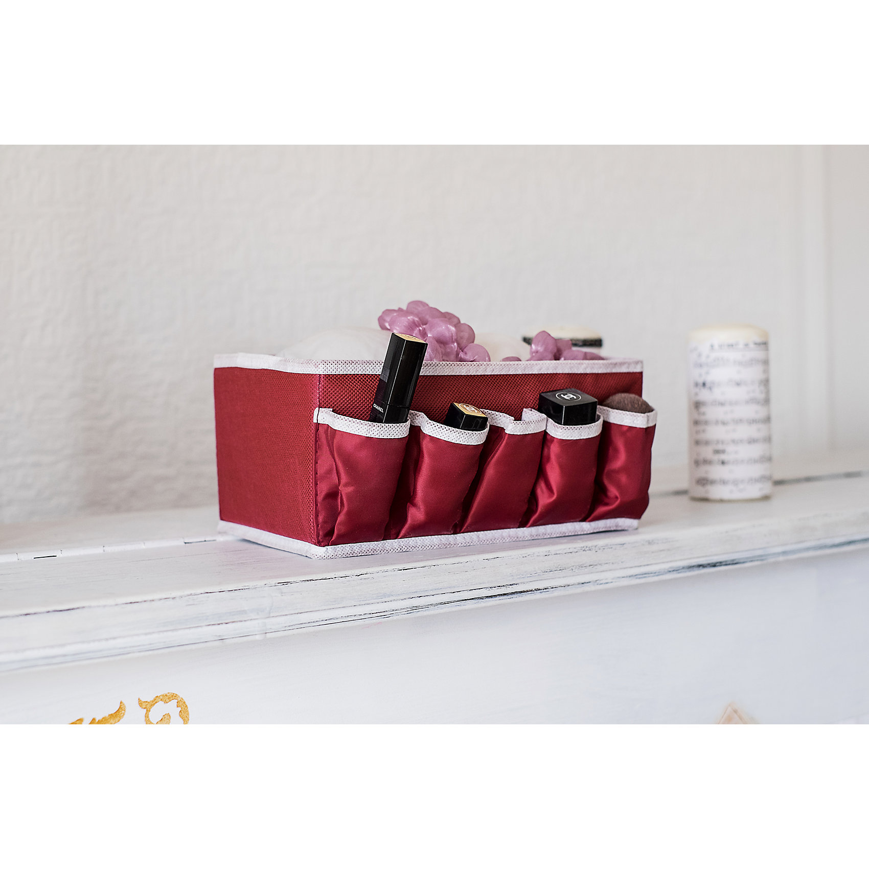Коробочка для косметики и мелочей Red Rose, Homsu Коробочка для косметики и мелочей Red Rose, HomsuПорядок в детской<br>Универсальная коробочка для хранения любых вещей. Оптимальный размер позволяет хранить в ней любые вещи и предметы. Идеально подходит<br>в шкафы Экспедит от Икея.<br><br>Ширина мм: 420<br>Глубина мм: 150<br>Высота мм: 20<br>Вес г: 100<br>Возраст от месяцев: 216<br>Возраст до месяцев: 1188<br>Пол: Унисекс<br>Возраст: Детский<br>SKU: 5620232