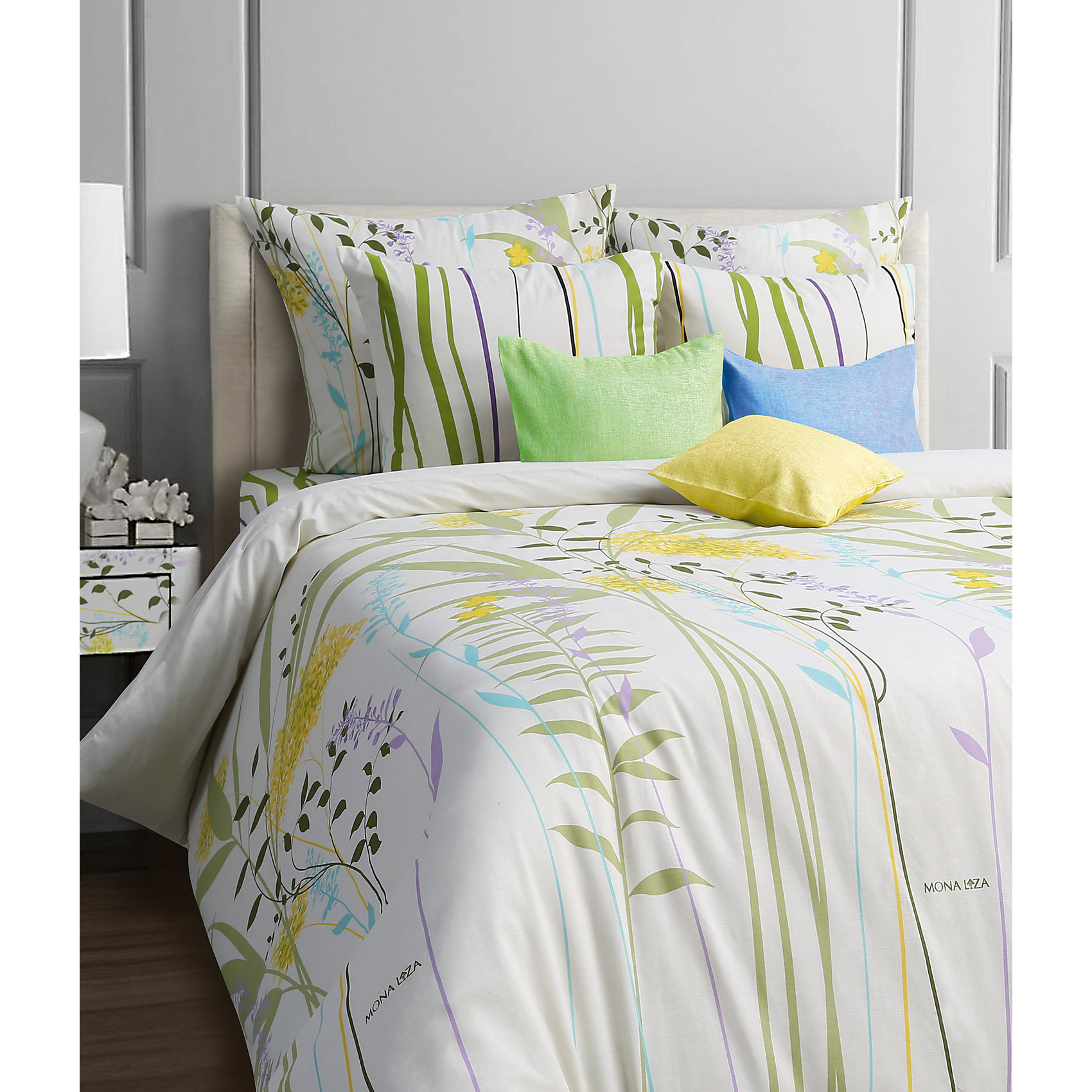 Постельное белье Bamboo 2 сп., Mona Liza, нав. 50*70 Постельное белье Bamboo 2 сп., Mona Liza, нав. 50*70Домашний текстиль<br>Постельное белье Bamboo 2 сп., Mona Liza (Мона Лиза), нав. 50*70<br><br>Характеристики:<br><br>• в комплекте: простынь, пододеяльник, 2 наволочки<br>• материал: бязь 135 г/м2<br>• состав: 100% хлопок<br>• размер пододеяльника: 175х210 см<br>• размер простыни: 240х215 см<br>• размер наволочки: 50х70 см<br>• размер упаковки: 37х8х29 см<br>• вес: 2000 грамм<br><br>Белье выполнено из качественной импортной бязи, которая позволяет вам быть уверенными в прочности и износостойкости белья. Ко всему прочему, бязь обладает хорошими гигиеническими показателями, практически не мнется и хорошо разглаживается утюгом. Стойкие красители не теряют яркость цвета в течение всего времени использования. <br><br>Постельное белье Bamboo 2 сп., Mona Liza (Мона Лиза), нав. 50*70 вы можете купить в нашем интернет-магазине.<br><br>Ширина мм: 290<br>Глубина мм: 80<br>Высота мм: 370<br>Вес г: 2000<br>Возраст от месяцев: 144<br>Возраст до месяцев: 600<br>Пол: Унисекс<br>Возраст: Детский<br>SKU: 6760512
