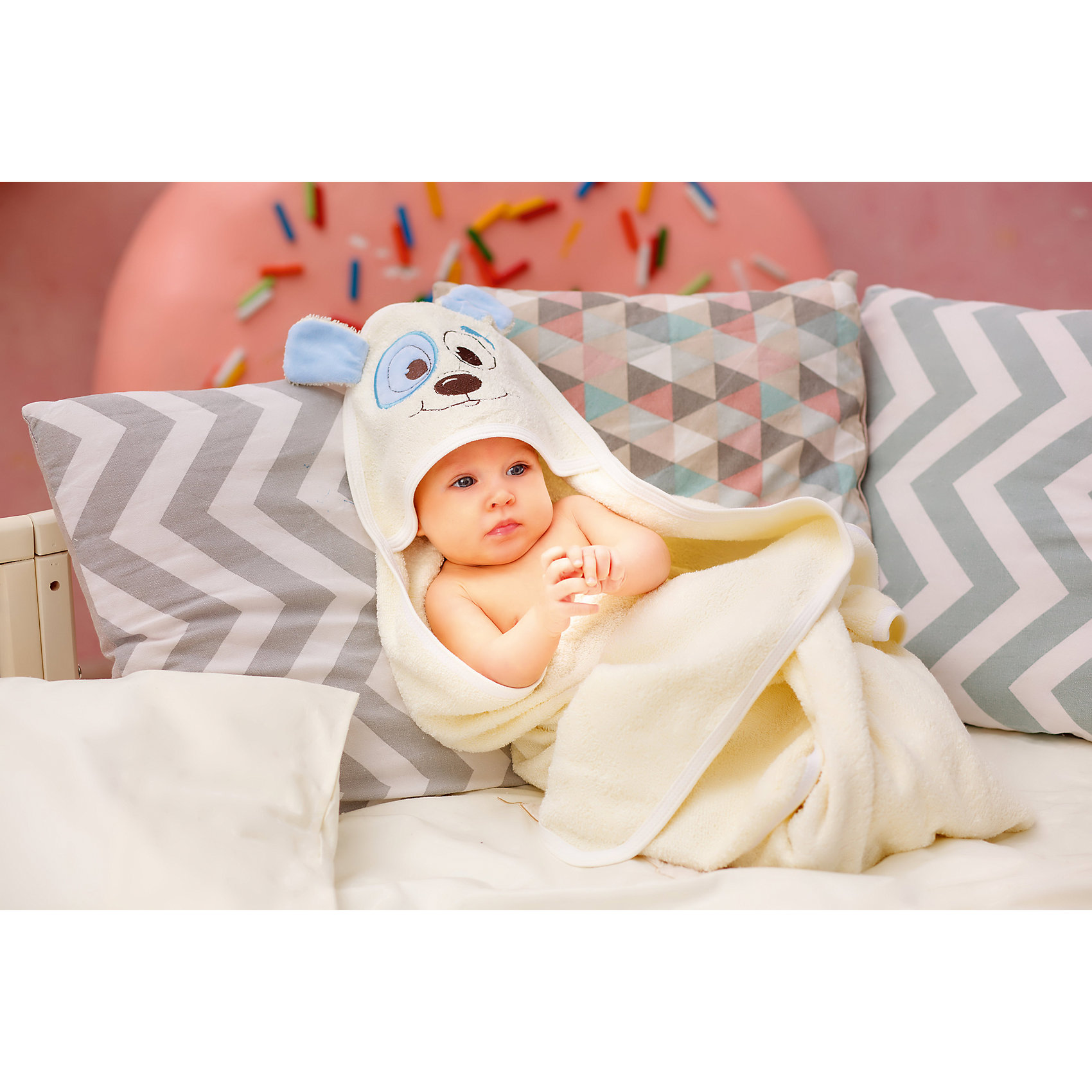 Полотенце с капюшоном Собачки Fun Dry, Twinklbaby, бежево-голубой Полотенце с капюшоном Собачки Fun Dry, Twinklbaby, бежево-голубойПолотенца, мочалки, халаты<br>Полотенце с капюшоном Собачки Fun Dry, Twinklbaby (Твинкл Бэби), бежево-голубой<br><br>Характеристики:<br><br>• приятное на ощупь<br>• удобный капюшон с вышивкой и аппликацией<br>• материал: махра<br>• состав: 100% хлопок<br>• размер: 100х80 см<br>• цвет: бежевый/голубой<br>• размер упаковки: 34х1х37 см<br>• вес: 300 грамм<br><br>Забавное полотенце Fun Dry порадует вашего кроху после водных процедур. Полотенце изготовлено из мягкого хлопка. Оно быстро впитает влагу, чтобы малыш чувствовал себя уютно. Хлопок не вызывает разражения и аллергии на коже ребенка. <br><br>Капюшон полотенца выполнено в виде забавной собачки, которая порадует ребенка после купания. Кроме того, вы можете использовать полотенце и для отдыха на пляже. С забавной собачкой хорошее настроение гарантировано!<br><br>Полотенце с капюшоном Собачки Fun Dry, Twinklbaby (Твинкл Бэби), бежево-голубой можно купить в нашем интернет-магазине.<br><br>Ширина мм: 370<br>Глубина мм: 340<br>Высота мм: 10<br>Вес г: 300<br>Возраст от месяцев: 1<br>Возраст до месяцев: 60<br>Пол: Унисекс<br>Возраст: Детский<br>SKU: 6772409