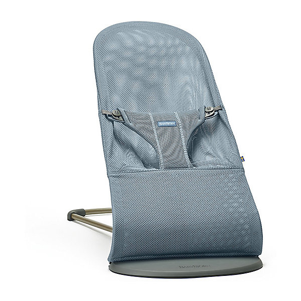 Кресло-шезлонг BabyBjorn Bliss Mesh, темно-бирюзовый Кресло-шезлонг BabyBjorn Bliss Mesh, темно-бирюзовыйДетские шезлонги<br>Кресло – шезлонг BABYBJORN Bliss Mesh (сетка)<br>Кресла – шезлонги BABYBJORN серии Bliss – это обновленный дизайн классической модели. Данная серия отличается от классики цветом каркаса изделия и дизайном чехла шезлонга. Металлический каркас серого цвета придает изделию более утонченный внешний вид. Однотонные чехлы нежных, теплых оттенков подчеркивают скандинавский стиль. Новые цветовые решения вызывают ассоциации легкости, спокойствия и блаженства. Кресло – шезлонг BABYBJORN Bliss - комфортное место для длительного времяпрепровождения вашего малыша. <br>– Чехол их трехмерной сетки обладает эластичностью, легкостью и прочностью. Он быстро сохнет, не выцветает и не мнется. Сетчатая ткань отлично пропускает воздух и не задерживает влагу.<br><br>- Эргономичное сидение обеспечивает надежную поддержку головы, шеи и спины ребенка.<br><br>– Анатомический правильный покрой чехла равномерно распределяет вес ребенка, когда малыш находится в шезлонге. Этот фактор очень важен для маленьких детей, чьи мышцы еще не развиты.<br><br>– Ребенок своими движениями сам приводит в действие кресло – шезлонг. Для работы шезлонга не требуются ни батареек, ни электричества.<br><br>– В дизайне изделия предусмотрен фиксатор для малыша, чтобы ребенок не выпал из шезлонга.<br><br>– Активность маленького ребенка непредсказуема. Во время игры он может заснуть. Поэтому предусмотрено 3 положения: сон, отдых, игра. Легким движением можно поменять верхнее положение на нижнее, в котором малышу будет комфортнее заснуть.<br>– Кресло – шезлонг Bliss можно использовать как в качестве шезлонга, так и в качестве удобного кресла. Когда ребенок становится уже более самостоятельным чехол можно снять и перевернуть его другой стороной. Таким образом, шезлонг трансформируется в удобное кресло -качалку. <br>– Быстро и легко складывается для удобной транспортировки и хранения.<br>– Максимальные размеры кресла – шезлонга 56 х 79 х 39 см.<br>– Размеры кресла – шезлонга в сложенном виде 11 х 89 х 39 см.<br>– Материал: 100% хлопок.<br>– Чехол легко снимается и стирается. Машинная стирка при 40 градусах.<br><br>Ширина мм: 925<br>Глубина мм: 400<br>Высота мм: 112<br>Вес г: 2100<br>Возраст от месяцев: 0<br>Возраст до месяцев: 36<br>Пол: Унисекс<br>Возраст: Детский<br>SKU: 7369990