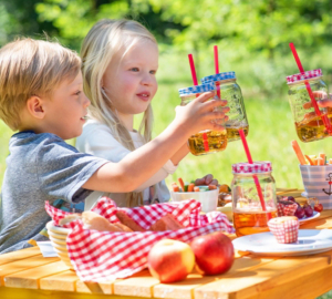 Gartenparty Fur Kinder Kindergeburtstag Im Garten Feiern Ideen Zubehor Mytoys