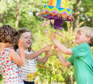 Gartenparty Fur Kinder Kindergeburtstag Im Garten Feiern Ideen Zubehor Mytoys